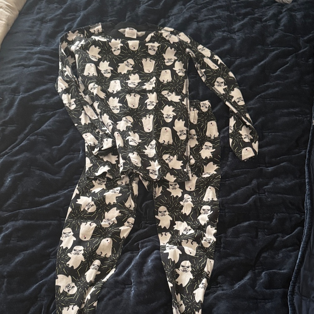 Star Wars Black and White Graphic pjs worn once.